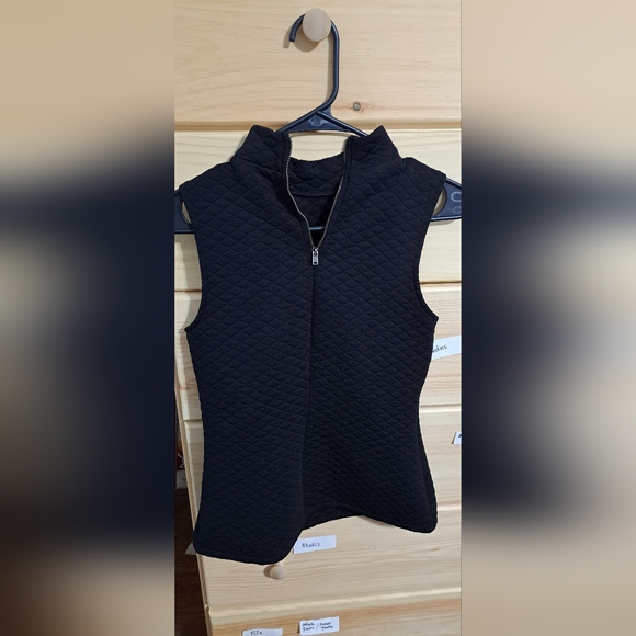 Black quilted vest - Picture 1 of 3